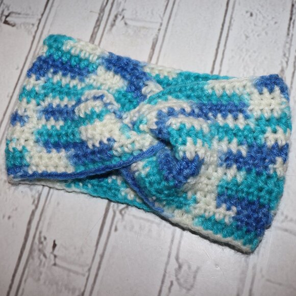 💙🤍 Crochet Headband – Blue & Cream · Handmade · One Size - Picture 2 of 3